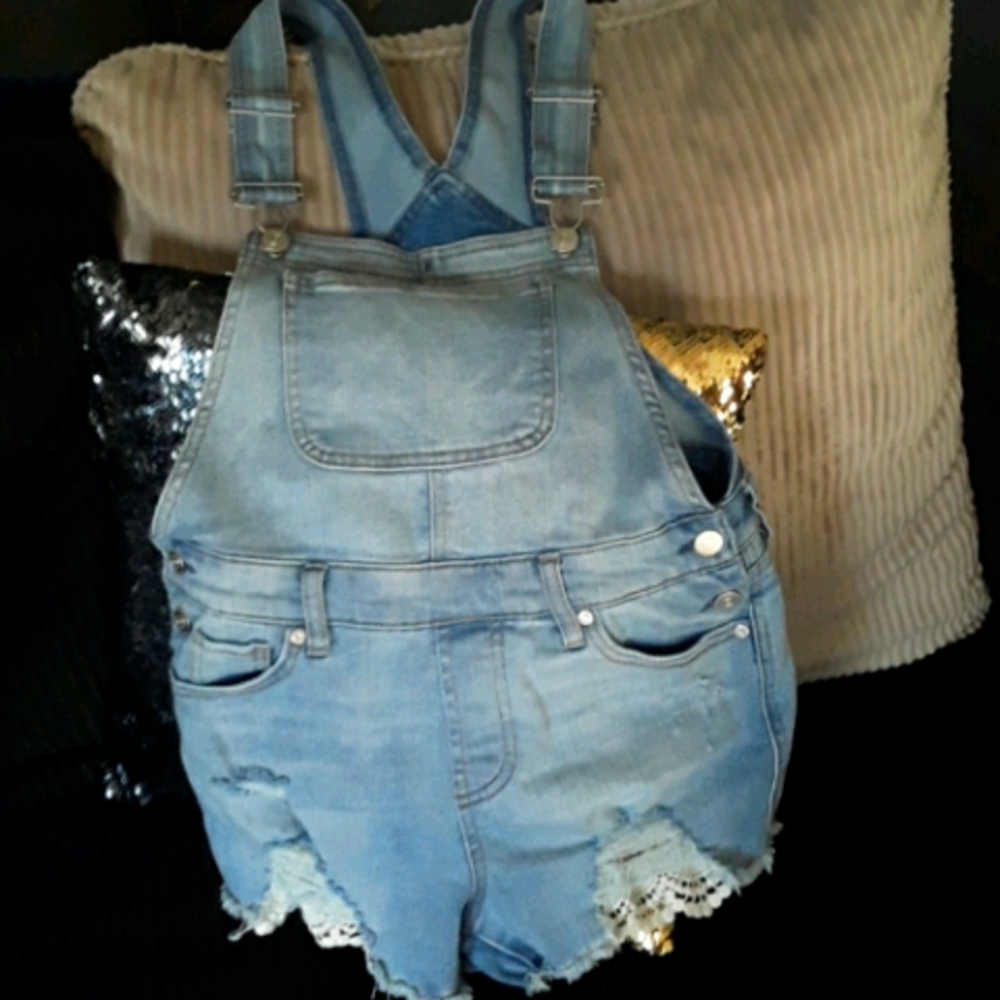 No Boundaries overall shorts NWOT